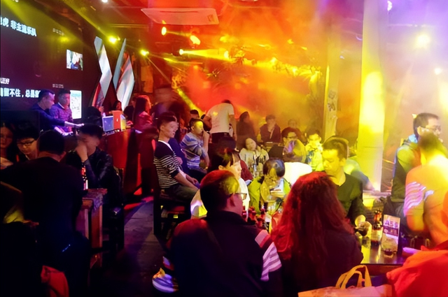 河北最牛黑老大吴迪,行贿警察组织卖淫,开设赌场攫金6.5亿