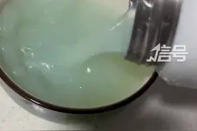 女子网购保温杯倒进清水变绿水，涉事公司致歉：确有问题，连夜筛查图片