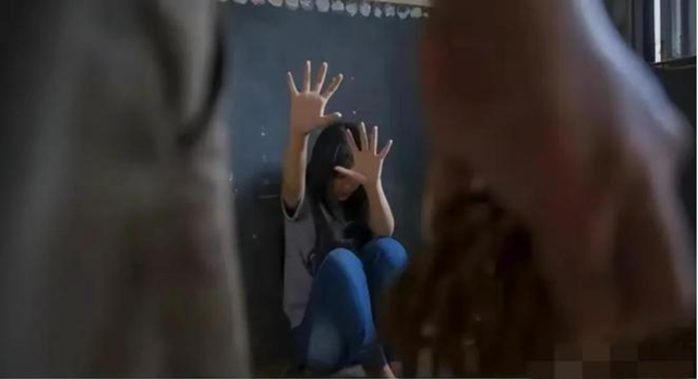 北京一女子遭歹徒劫色，全程不反抗，竟还主动帮男子带上安全套