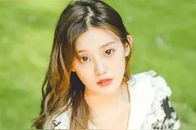 我喜欢上了我爸的朋友，他比我大了一轮。图片