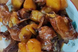 老婆每天忙家务忙孩子，累得精疲力尽，老公对老婆的付出视而不见图片