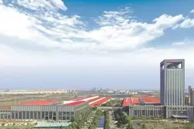 我国自主设计全球最大货物滚装船开建图片