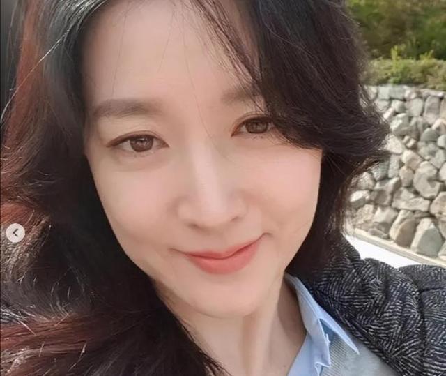 她凭借《大长今》走红，插足别人的爱情，为不被发现竟用腹语骂人