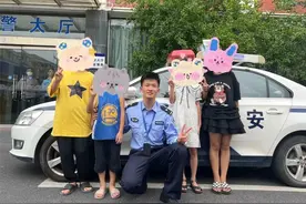 女孩攒了一年半零花钱送“报恩”礼，网友怒赞：甜化了！图片