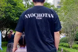 陈赫退股贤合庄引争议，陈妈妈晒儿子儿媳现状，开心陪娃不受影响图片