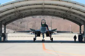 飞鲨出击！直击歼-15飞行现场图片