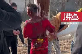 新郎零下7度被绑电线杆泼酱油图片