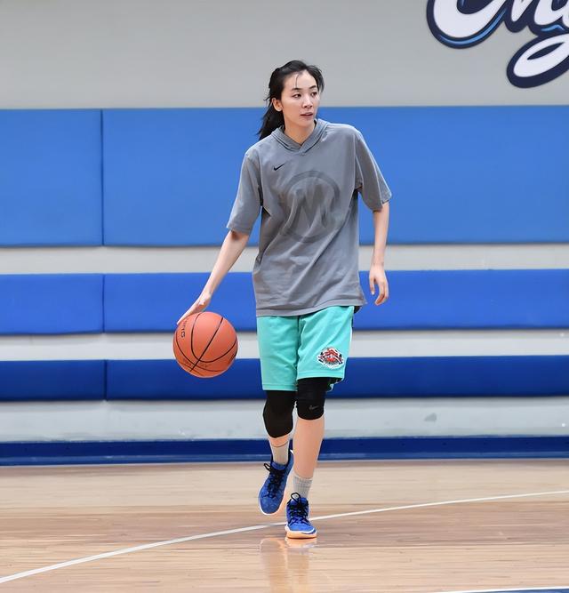 女篮美人赵爽近况:颜值担当却遭遇伤病,如今退役结婚,入职大学