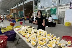 真的榴莲自由了！在泰国榴莲工厂干饭，幸福的泪水从嘴角流下来图片