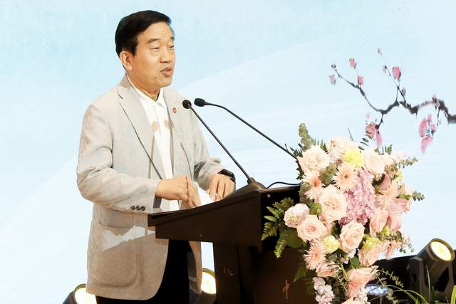 李小琳“爱在人间-诗琳画卷”诗书画展暨《诗琳画卷》新书首发式在京举行(图6)