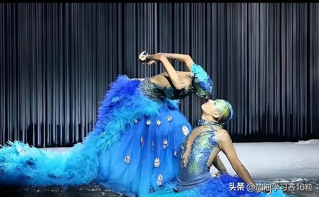 新舞蹈“一丝不挂”惹争议，被摸下体更不害臊，金星质疑是对的。