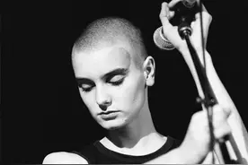 宁为玉碎，不为瓦全！光头女歌手奥康娜突然离世图片