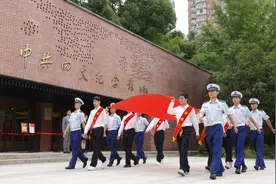青春向党，誓词铿锵，我们光荣入团啦！图片