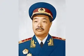 朱德位列十大元帅之首，授衔编号却是004，那么001号究竟给了谁？图片