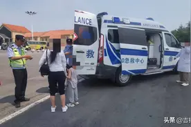 老人服务区突发心脏病，高速交警救助及时获赞誉图片