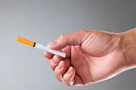 为什么医生总是劝别人戒烟，自己却抽个不停？答案令人难以接受图片