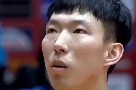 破案了！周琦爆砍1分6板并非没缘由 举迷你哑铃后又作一世界名画图片