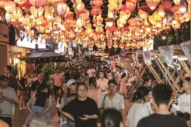 年轻人的“摆摊江湖”，有人成为王者，有人选择离场图片