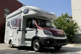 时尚动感外观，更有1200AH超大锂电，罗曼一号C100房车图片