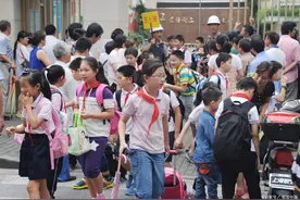 湖北多地中小学暑假时间已敲定，最早6月24日放假，学生无比期待图片