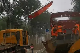 现场直击丨非常感谢救我们出来的兵哥哥图片