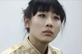 又丑又性感的任素汐，上半身是平淡，下半身是幻想，“一尿成名”图片