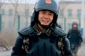 95后学霸放弃清华投笔从戎，为保护战友牺牲，23岁追授一等功图片