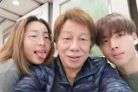 梁小龙：《陈真》爆火后因爱国言论被封杀，如今儿女双全幸福美满图片