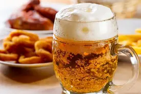 纪实：女邻居酒后进错门，鞋子一脱直接入睡，男房主：叫都叫不醒图片