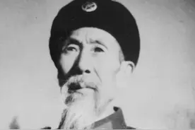 1955年授衔，77岁中校不愿刮胡子，毛主席听后笑道：给予特例图片