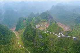 跨越重峦叠嶂，悬崖上的“天眼村”网络信号依然满格图片