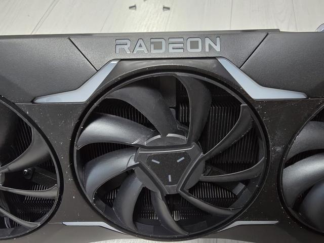 对标英伟达RTX 4090？AMD未发布的显卡原型散热器曝光