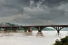 08年一座桥被鉴定为危桥，遭爆破后竟毫发无损，群众：一群伪专家图片