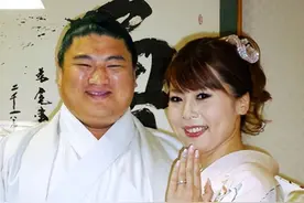300斤日本相扑手：被80斤的小娇妻家暴，出轨成瘾还想分走5亿家产图片
