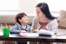 陪读12年妈妈坦言：小学阶段不该在3方面浪费时间，影响孩子成绩图片