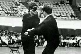 国际空手道大赛：日本空手道韩国跆拳道轮番挑战李小龙，结局如何图片