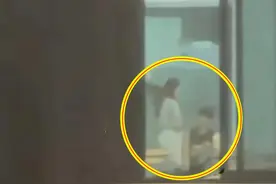 四川某高校情侣教室内打扑克，窗帘不拉被全校人看光光，丑闻曝光图片