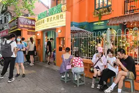 高峰期等位2小时排100多桌,上海这家泰式连锁大排档是如何做到的?图片