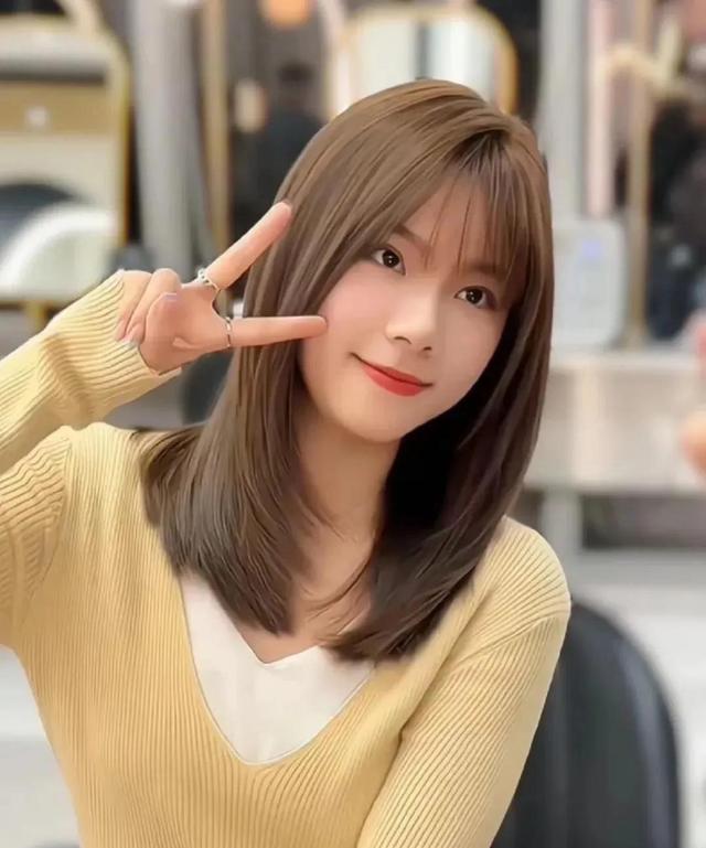 "2023爆款免打理锁骨发"你的最美发型