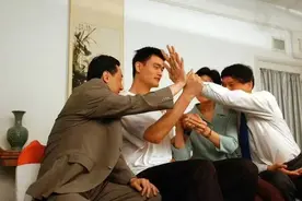 20年前，姚明当选状元！29支NBA球队，28支来看试训！湖人没来图片