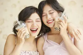 双胞胎姐姐嫁入豪门却不孕，妹妹挺身而出解救姐姐婚姻图片