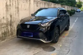 我要昂首挺胸，29.28万提了辆丰田皇冠陆放，用车已经一个月图片