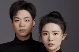 95后硕士情侣因扬琴结缘组扬琴CP，直播获10万网友围观，四手联弹演绎古文里的琴瑟和鸣图片