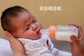 夏季是宝宝“厌奶季”，其中原因娃有苦难言，家长别帮倒忙图片