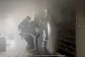 “火焰蓝”公开课丨小心家里这个东西！突然冒火花，烧毁三间房！图片