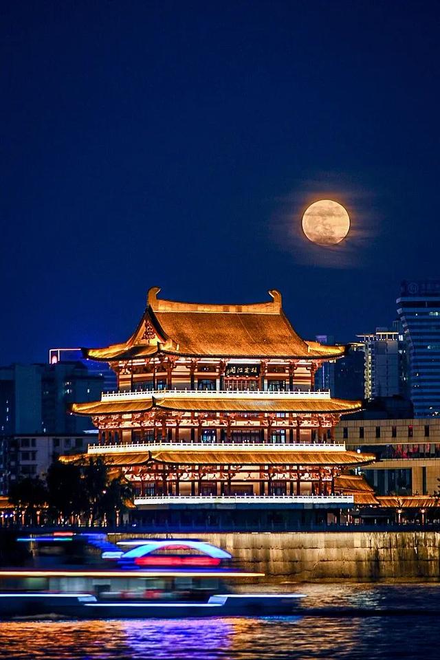 抬头哇！别辜负了今晚的月亮