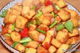 家常炒馒头怎么做好吃，记住这个技巧，颜色金黄饱满，一盘不够吃图片