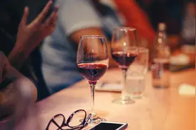 怎么一开口，就让别人愿意听你说话？图片