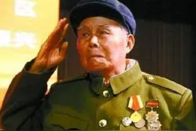 86岁老农隐藏55年，掏出一破箱子震惊省委书记：您是特等功臣？图片