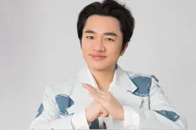 TVB高层王祖蓝组队回内地交流！小生花旦难掩兴奋，比剪刀手卖萌图片